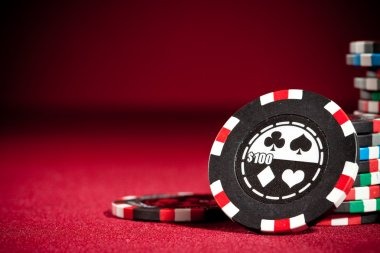 qqasia88 login live dealer table with English-speaking croupier